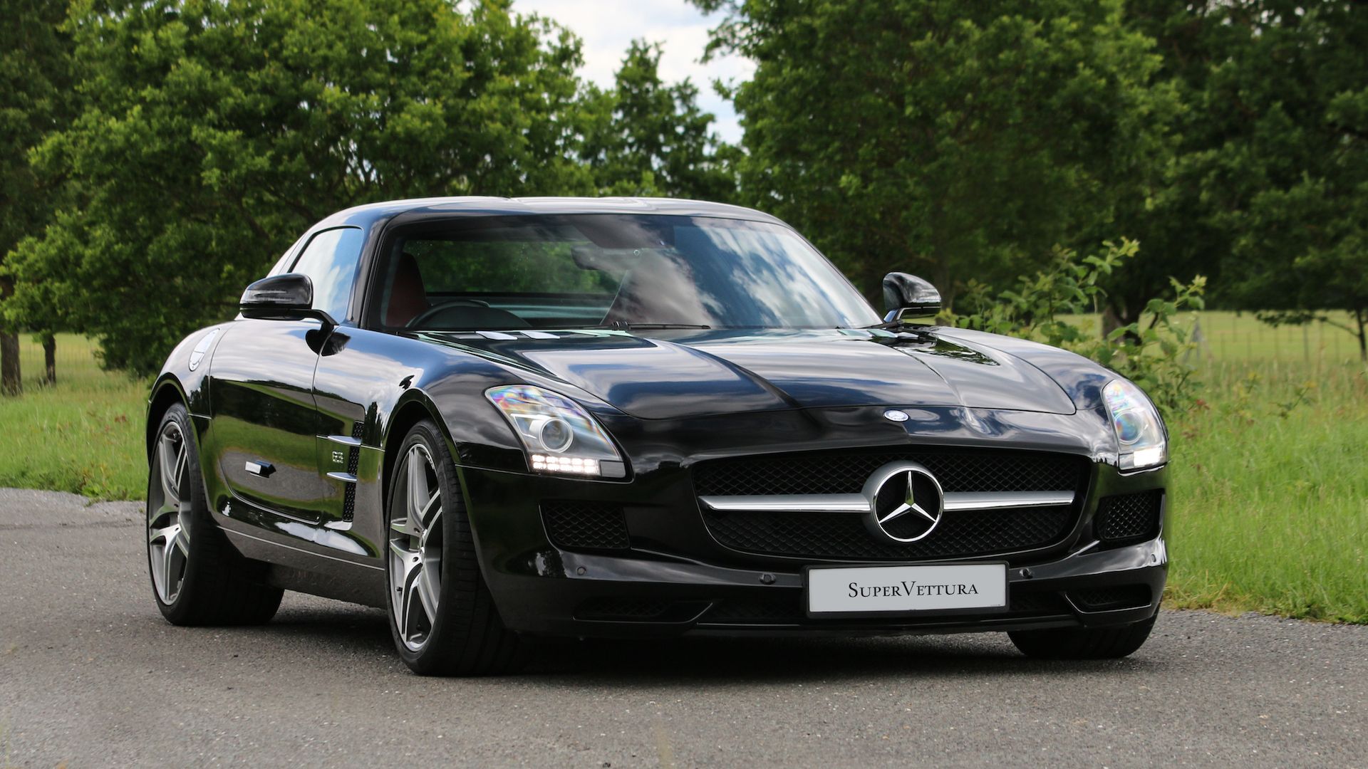 Mercedes Benz SLS AMG Coupe